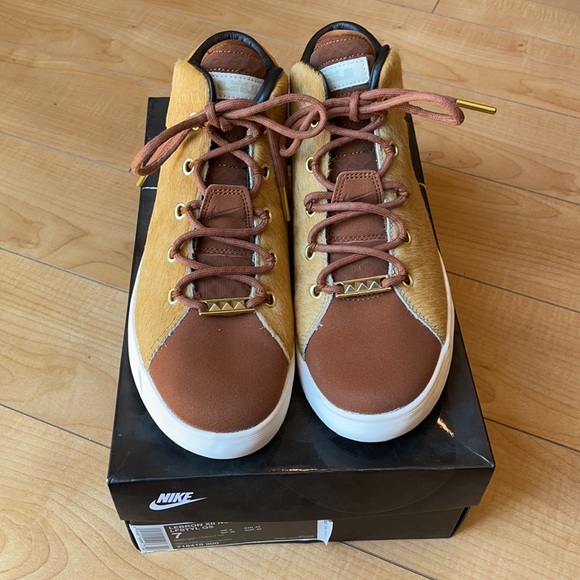Nike LeBron 12 NSW Lifestyle “Lion’s Mane” - Picture 3 of 7